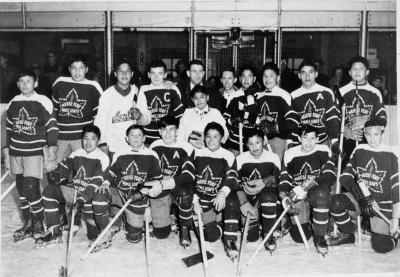 Photograph of Moose Fort Maple Leafs boys hockey team